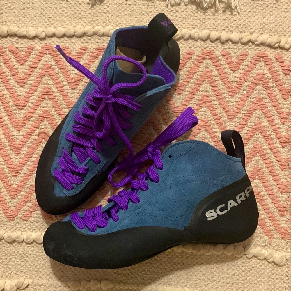 Practically NEW Vintage Scarpa suede climbing shoes!